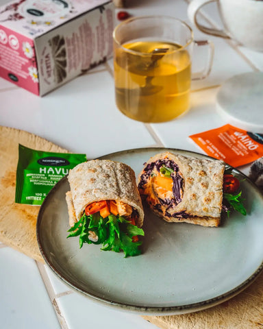Yrttijuoman kanssa maistuu herkullinen