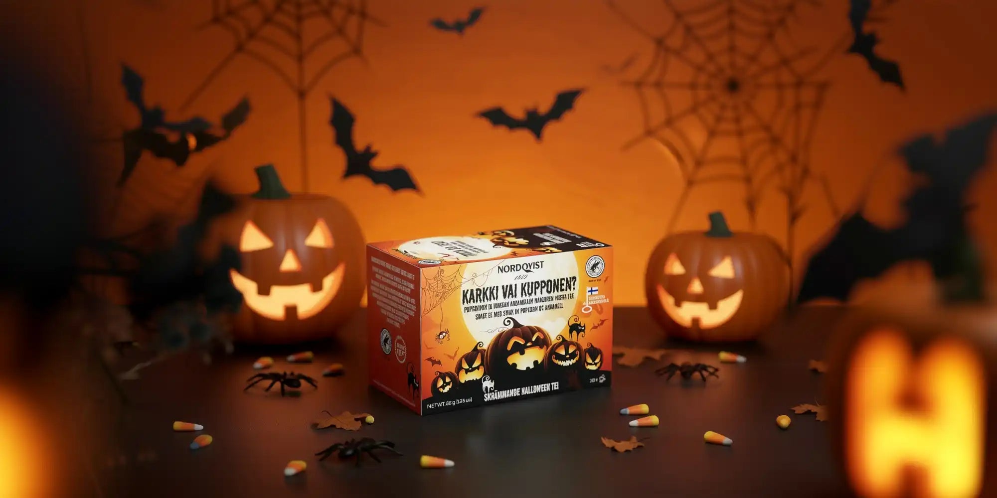 Halloween-teemainen suklaapatukkalaatikko kurpitsalyhtyjen ja lepakoiden designilla.